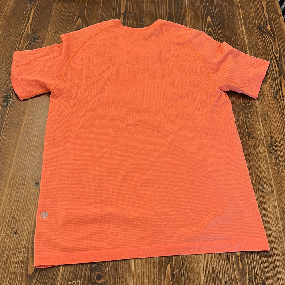 Men’s Lululemon metal vent short sleeve - Picture 2 of 2